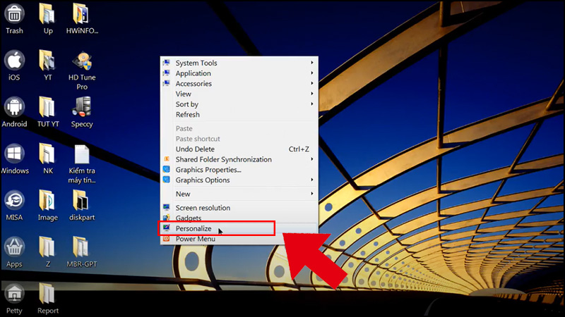  Nhấp chuột phải v&agrave;o m&agrave;n h&igrave;nh rồi chọn Personalize